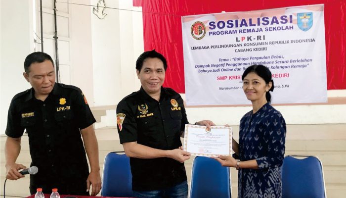 LPK-RI Gelar Sosialisasi Dengan Tema Bahaya Pergaulan Bebas, Judol, Dan Bullying Di SMP Kristen Petra Kediri