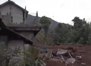 Longsor Besar Terjang Dusun Situkung Banjarnegara Menelan Korban Jiwa , 1 Orang Meninggal dan 2 Masih Terjebak