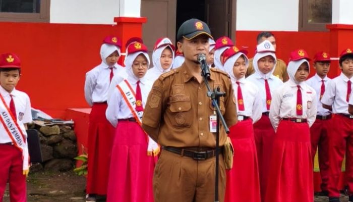 Kades Beluk Beri Teladan Disiplin, Kepemimpinan Hadir di Tengah Warga