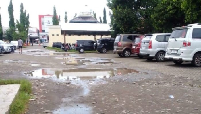 Fasilitas Parkir RSUD dr. M. Ashari Disorot, Warga Pertanyakan Pengelolaan dan Anggaran