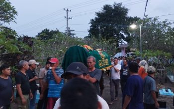Tim Gowes Komunitas Ghost Buster dan Pemalang Fun Club Antar Khaer Iryanto ke Peristirahatan Terakhir di Makam Mantepan