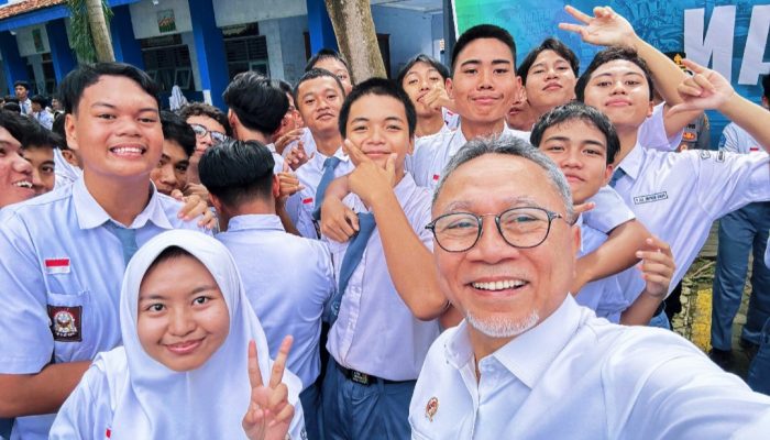 Menko Pangan Kunjungi SMAN 1 Pemalang, Ajak Siswa Jadi Generasi Kuat dan Berprestasi