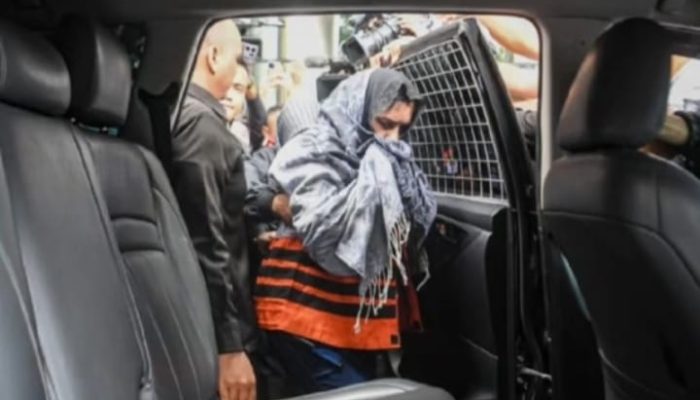 Bupati Pekalongan Resmi Jadi Tersangka, Fadia Arafiq Kenakan Rompi Oranye Usai OTT Komisi Pemberantasan Korupsi