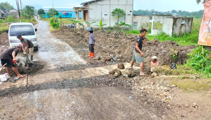 Perbaikan Gorong-gorong dan Normalisasi Drainase Dilakukan di Ruas Jalan Kalipaku–Simpur
