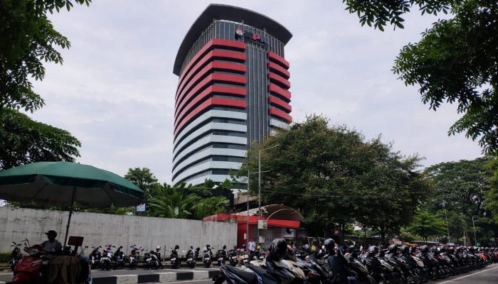 Kepala Daerah Tumbang Lagi: Bupati Cilacap Diciduk KPK dalam Operasi Senyap Jawa Tengah