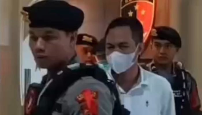 Sahur di Perjalanan : Bupati Cilacap di Boyong ke Jakarta Usai Terjaring OTT KPK