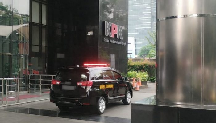 KPK Resmi Tetapkan Bupati dan Sekda Cilacap sebagai Tersangka