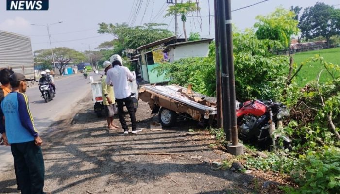 Baru Beberapa Kilometer dari Kodim 0711/Pemalang, Tossa HTM Kopdes Iser Nyemplung ke Bantaran Sawah, Warga Auto Gelak Tawa Sambil Turun Tangan Bantu
