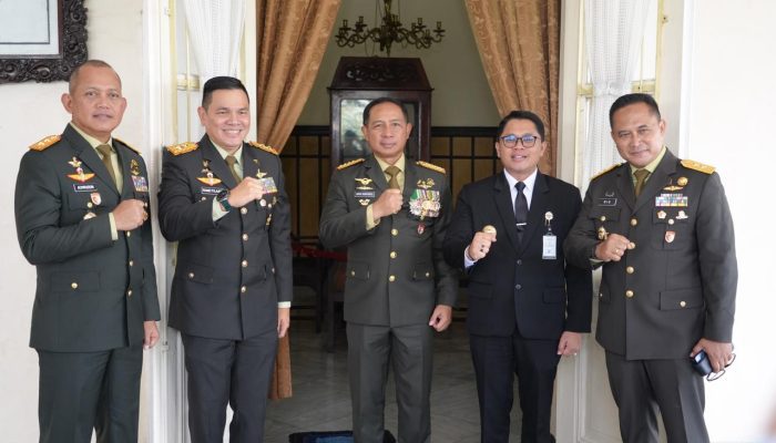 Pangdam IV/Diponegoro Dampingi Panglima TNI pada Prasetya Perwira Diktukpa TNI Integratif dan Kunjungan ke Museum Bersejarah