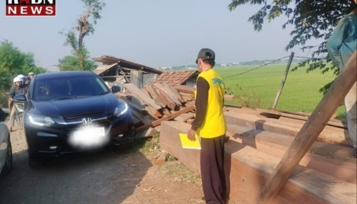 Galangan Kapal Berdiri di Atas Lahan Irigasi? Material Kayu Kuasai Jalan Usaha Tani, Transparansi Proyek Dipertanyakan