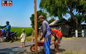 Ketua PSHT Cabang Pemalang Pusat Madiun Dorong Semangat Gotong Royong, Bangun Jaringan Penerangan Menuju Makam Sedayu
