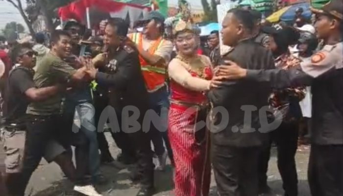 Karnaval Cicalengka Berujung Ricuh, Kapolsek dan Danramil Diduga Diserang