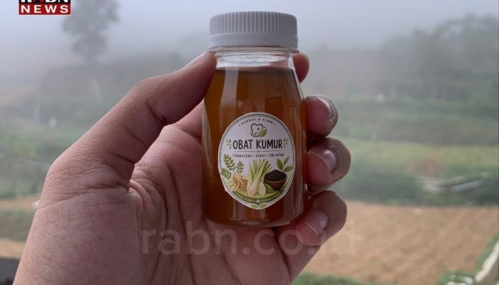 Kenalkan Potensi Bahan Lokal: Mahasiswa KKN-T 102 UNDIP Edukasi Pembuatan Obat Kumur bagi Ibu-Ibu PKK Desa Sikunang Wonosobo