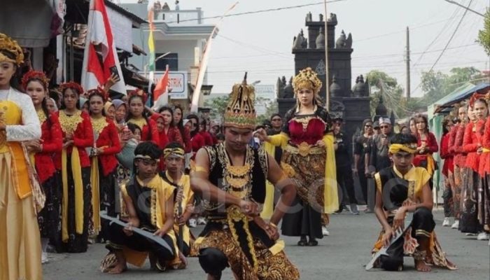 Karnaval HUT ke-81 RI Desa Semingkir Meriah, Nambo-Dusun 2 Pertahankan Juara dengan Kisah Bandung Bondowoso