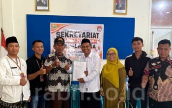 Berjalan Kaki Diiringi Musik Angklung dan Doa Warga, Ramono Hidayat Resmi Daftar Kades Semingkir
