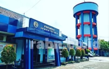 SATU ORANG BANYAK KURSI: KETIKA JABATAN BUKAN LAGI AMANAH, TAPI KOLEKSI