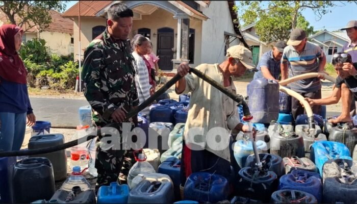 Kodim 0711 Pemalang Salurkan Bantuan Air Bersih untuk Warga Gombong yang Terdampak Kekeringan
