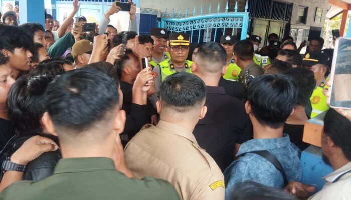 700 Warga Geruduk SDN 01 Kebondalem, Desak Kasus Dugaan Perundungan Berujung Kematian Diusut Tuntas